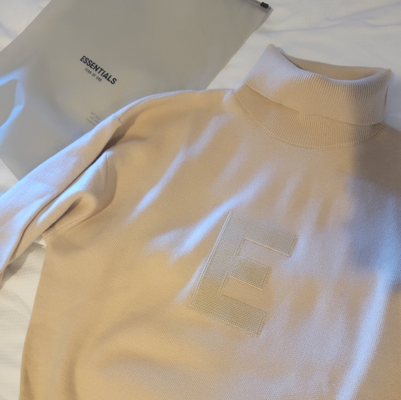 Essentials Fear Of God Women's Sand Turtleneck Sweater - Picture 3 of 4